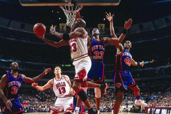  扣篮大赛惊艳全场，空中飞人演绎极致美学