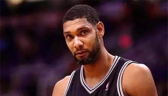  篮球明星公益行，爱心传递温暖人心