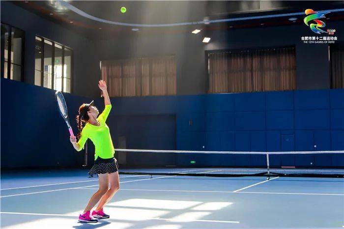  高校网球联赛激战正酣，学霸选手兼顾学业训练