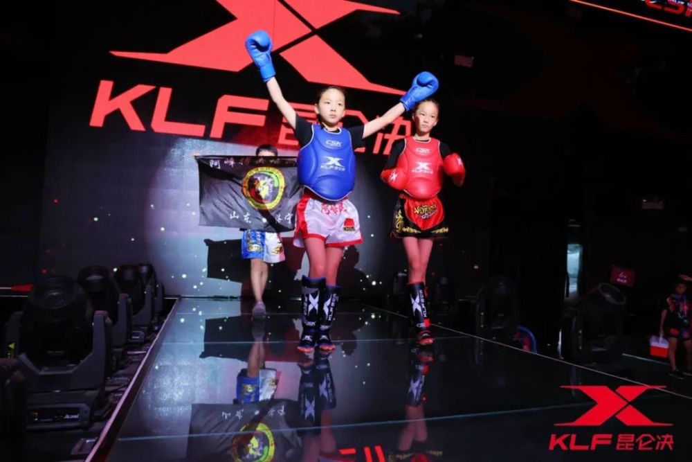  电竞新秀锋芒毕露斩获赛季首冠