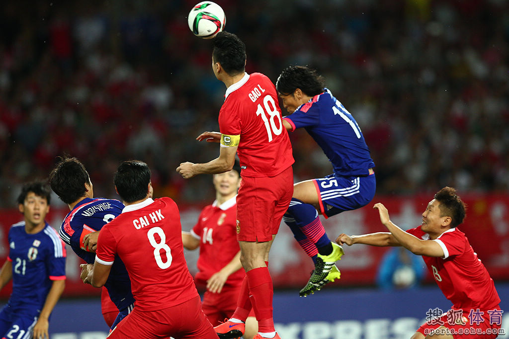  东亚杯较量，日本队三球完胜中国队