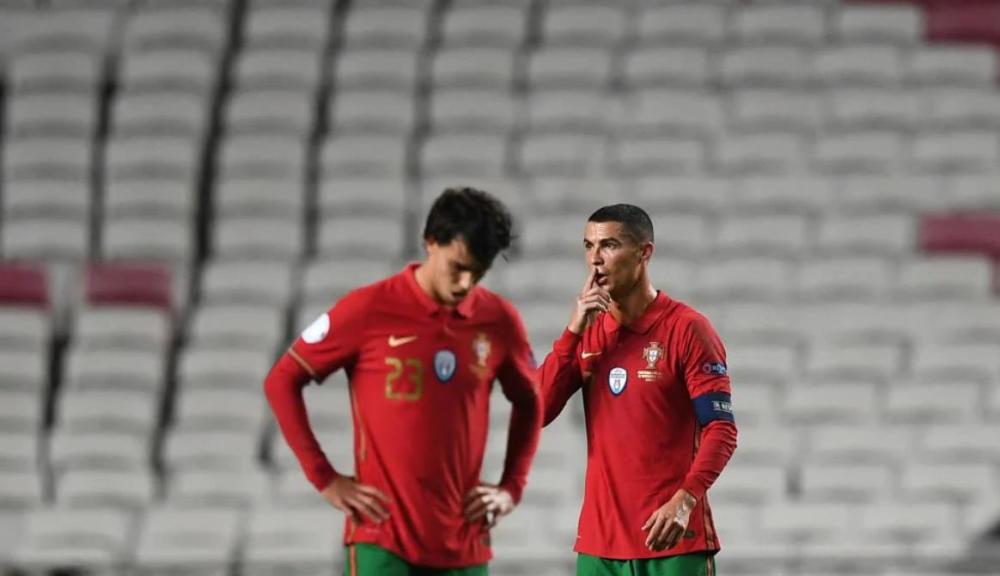  葡萄牙老将C罗梅开二度助球队登顶欧国联积分榜